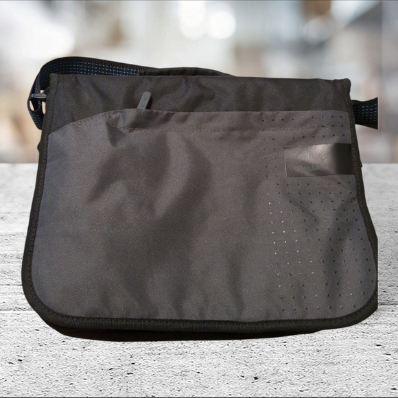 Air Sense 11 Carrying Case - Picture 9 of 9